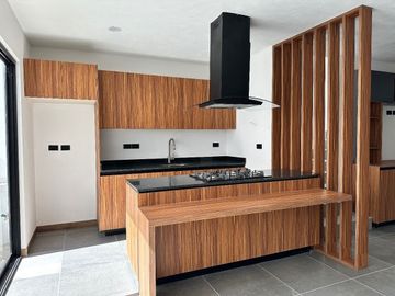 Casa en VENTA, dentro del Fracc. Cañadas del Bosque, Tres Marías, Morelia