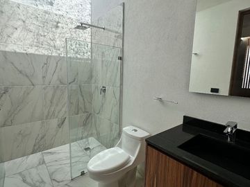 Casa en VENTA, dentro del Fracc. Cañadas del Bosque, Tres Marías, Morelia