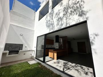 Casa en VENTA, dentro del Fracc. Cañadas del Bosque, Tres Marías, Morelia