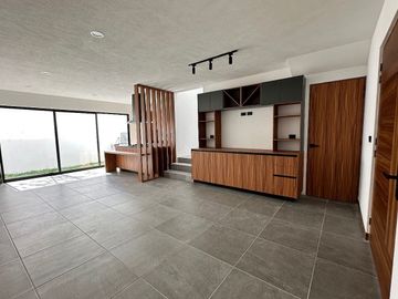 Casa en VENTA, dentro del Fracc. Cañadas del Bosque, Tres Marías, Morelia