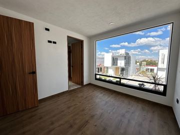 Casa en VENTA, dentro del Fracc. Cañadas del Bosque, Tres Marías, Morelia