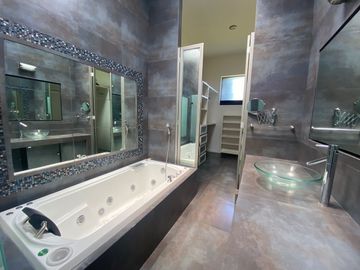 Casa en VENTA de Una Planta dentro del Club de Golf, Tres Marías, en Morelia