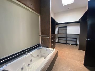 Casa en VENTA de Una Planta dentro del Club de Golf, Tres Marías, en Morelia