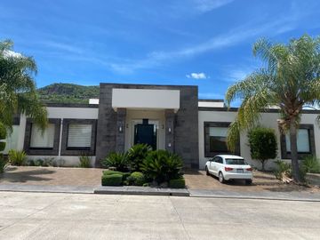 Casa en VENTA de Una Planta dentro del Club de Golf, Tres Marías, en Morelia