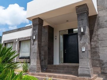 Casa en VENTA de Una Planta dentro del Club de Golf, Tres Marías, en Morelia