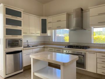 Casa en VENTA de Una Planta dentro del Club de Golf, Tres Marías, en Morelia