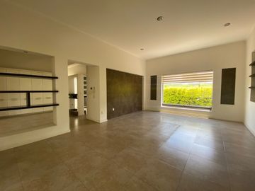Casa en VENTA de Una Planta dentro del Club de Golf, Tres Marías, en Morelia