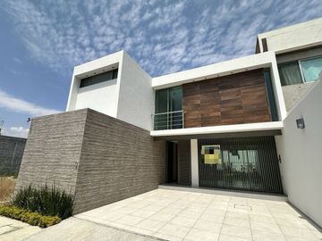 Casa en VENTA dentro del Fracc. Villas del Ángel en Altozano, Morelia