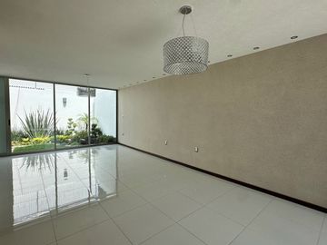 Casa en VENTA dentro del Fracc. Villas del Ángel en Altozano, Morelia