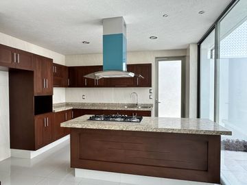 Casa en VENTA dentro del Fracc. Villas del Ángel en Altozano, Morelia