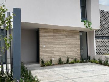 Casa NUEVA en VENTA, dentro del Fracc. Colinas del Sol, Tres Marías en Morelia