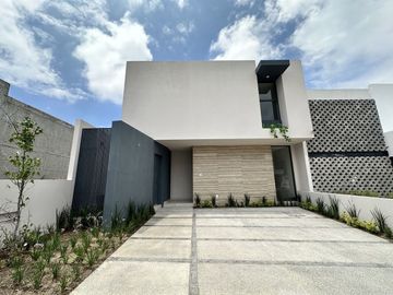 Casa NUEVA en VENTA, dentro del Fracc. Colinas del Sol, Tres Marías en Morelia