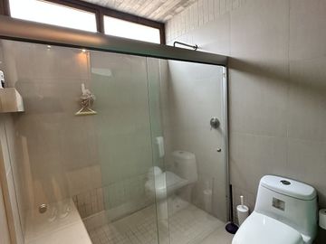 Casa en VENTA dentro del Fracc. Bosques del Paraíso, Mil Cumbres en Morelia