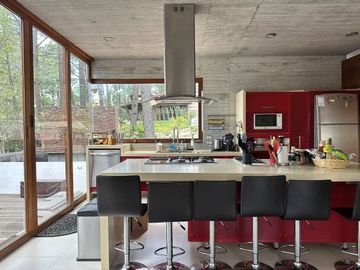 Casa en VENTA dentro del Fracc. Bosques del Paraíso, Mil Cumbres en Morelia