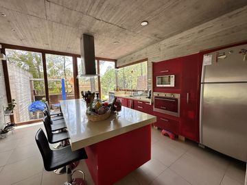 Casa en VENTA dentro del Fracc. Bosques del Paraíso, Mil Cumbres en Morelia