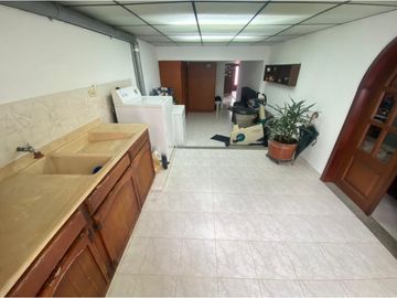 VENDO CASA EN PUENTE LARGO SUBA