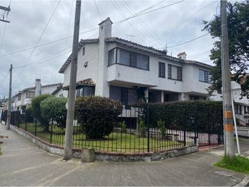 VENDO CASA EN PUENTE LARGO SUBA