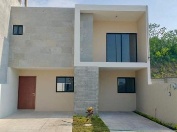Casa en  VENTA - Lomas del Dorado