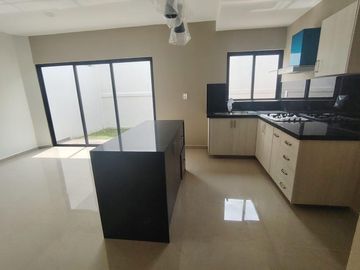 Casa en  VENTA - Lomas del Dorado