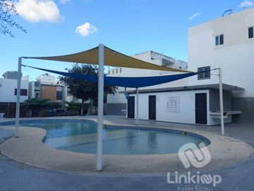 Casa en venta con excedente y alberca en  Acanto residencial Apodaca NL