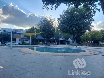 Casa en venta con excedente y alberca en  Acanto residencial Apodaca NL