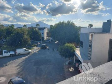 Casa en venta con excedente y alberca en  Acanto residencial Apodaca NL