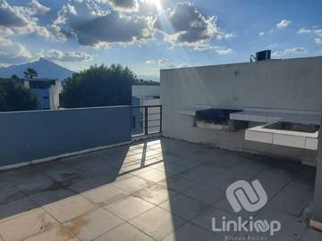 Casa en venta con excedente y alberca en  Acanto residencial Apodaca NL
