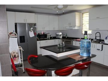 LAS CUMBRES / VILLA ZAITA / 1452 M2 / 4 HABITACION / TERRAZA / JARDIN