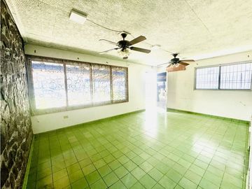 Venta de casa comercial en David, Doleguita