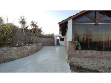 VENTA CASA CON PISCINA CARLOS PAZ LAGO AZUL
