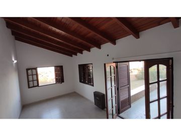 VENTA CASA CON PISCINA CARLOS PAZ LAGO AZUL