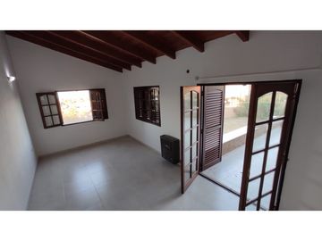 VENTA CASA CON PISCINA CARLOS PAZ LAGO AZUL