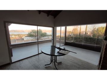 VENTA CASA CON PISCINA CARLOS PAZ LAGO AZUL