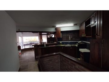VENTA CASA CON PISCINA CARLOS PAZ LAGO AZUL