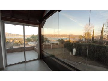VENTA CASA CON PISCINA CARLOS PAZ LAGO AZUL