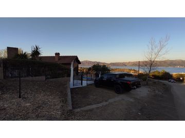 VENTA CASA CON PISCINA CARLOS PAZ LAGO AZUL