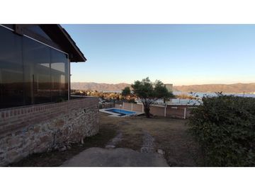 VENTA CASA CON PISCINA CARLOS PAZ LAGO AZUL