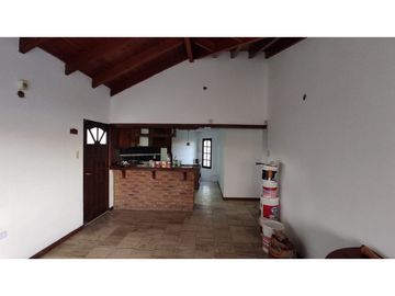 VENTA CASA CON PISCINA CARLOS PAZ LAGO AZUL