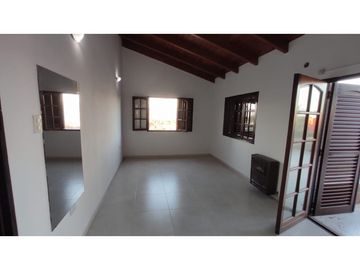 VENTA CASA CON PISCINA CARLOS PAZ LAGO AZUL