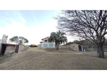 VENTA CASA CON PISCINA CARLOS PAZ LAGO AZUL