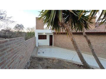 VENTA CASA CON PISCINA CARLOS PAZ LAGO AZUL