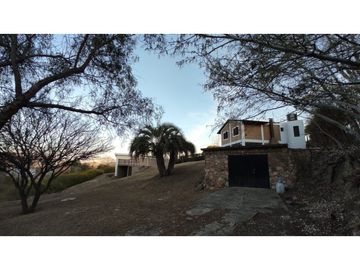 VENTA CASA CON PISCINA CARLOS PAZ LAGO AZUL
