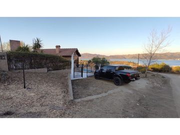 VENTA CASA CON PISCINA CARLOS PAZ LAGO AZUL
