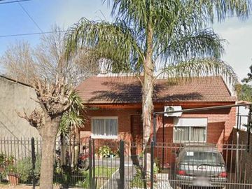 Casa con Departamento en venta en Libertad