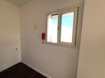 VENTA DEPARTAMENTO MONOAMBIENTE, MUY LUMINOSO!!