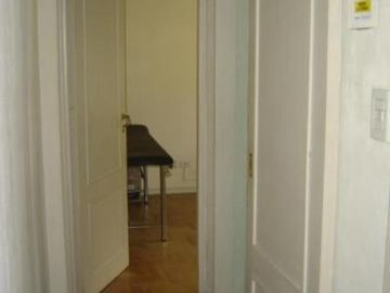 DEPARTAMENTO DE 4 AMBIENTES A REFECCIONAR EN EXCELENTE UBICACIÓN