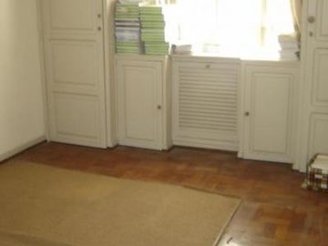 DEPARTAMENTO DE 4 AMBIENTES A REFECCIONAR EN EXCELENTE UBICACIÓN