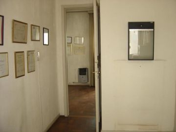 DEPARTAMENTO DE 4 AMBIENTES A REFECCIONAR EN EXCELENTE UBICACIÓN