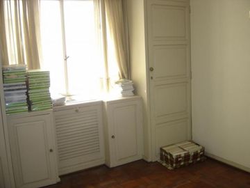 DEPARTAMENTO DE 4 AMBIENTES A REFECCIONAR EN EXCELENTE UBICACIÓN