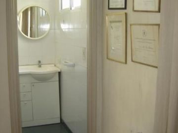 DEPARTAMENTO DE 4 AMBIENTES A REFECCIONAR EN EXCELENTE UBICACIÓN